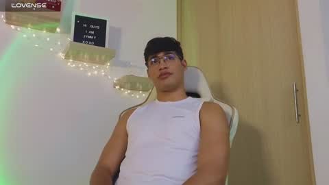 Snapshot of jimmy_leeh_ chatting on 01-22-25, 10:15 Jimmy Leeh online show from 01-22-25, 10:15