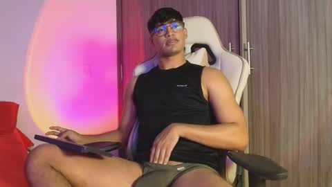 Snapshot of jimmy_leeh_ chatting on 10-09-25, 10:30 Jimmy Leeh online show from 10-09-25, 10:30