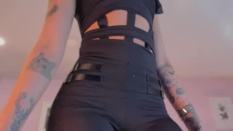 Jinx  online show from 10-16-25, 02:29