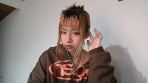 Snapshot of jinxxx_08 chatting on 12-04-25, 02:21 Minaa online show from 12-04-25, 02:21