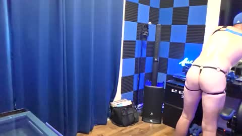 Jizzy Blue online show from 05-17-26, 09:33