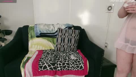 Snapshot of jjjust4fun1985 chatting on 12-07-24, 04:31 Nicole Allen online show from 12-07-24, 04:31