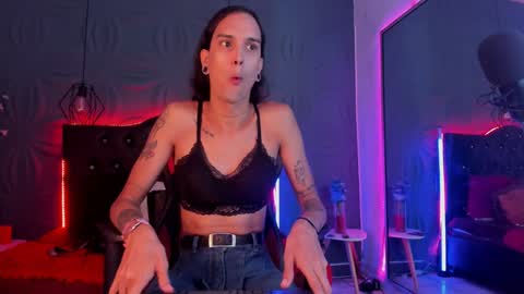 Joa Isaza     online show from 01-19-25, 07:25