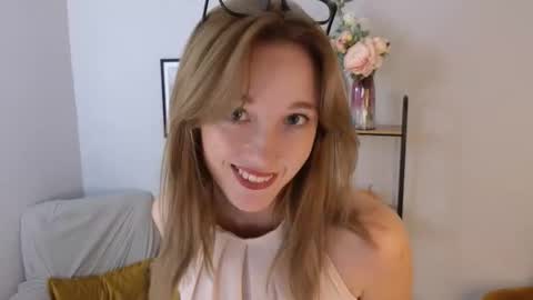 Snapshot of joan_huff chatting on 10-09-25, 09:07 Mia online show from 10-09-25, 09:07