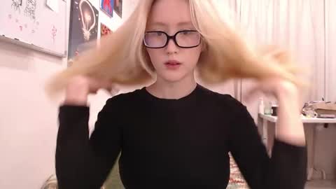 Snapshot of joan_kiss chatting on 12-15-25, 01:43 joan_kiss online show from 12-15-25, 01:43