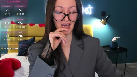 Joan online show from 03-06-26, 01:35