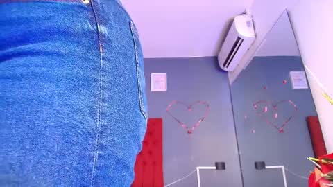 Snapshot of jocelyn_santana chatting on 02-20-25, 12:15 Jocy online show from 02-20-25, 12:15