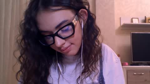 Snapshot of joelbigalk chatting on 11-18-25, 05:17 Jennifer online show from 11-18-25, 05:17