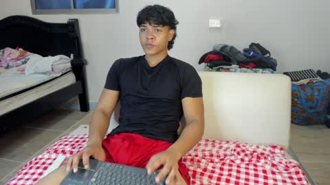 Snapshot of johan_beley_7k chatting on 12-24-24, 02:01 Johan Beley online show from 12-24-24, 02:01