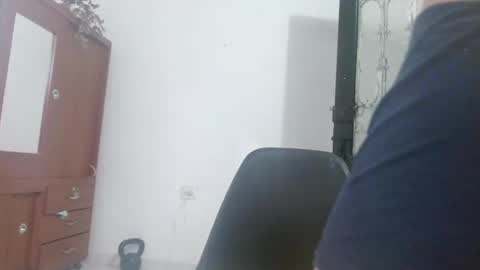 Snapshot of johan_kitten chatting on 05-11-26, 10:18 johan online show from 05-11-26, 10:18