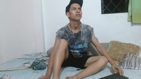 Snapshot of johan_kitten chatting on 06-07-26, 03:21 johan online show from 06-07-26, 03:21