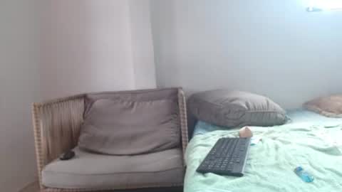 Snapshot of johan_kitten chatting on 06-17-26, 04:19 johan online show from 06-17-26, 04:19
