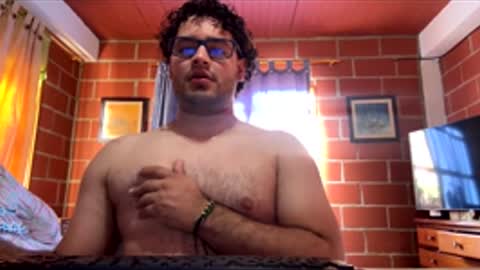 Snapshot of johanbecerra chatting on 11-26-25, 09:38 Johan online show from 11-26-25, 09:38