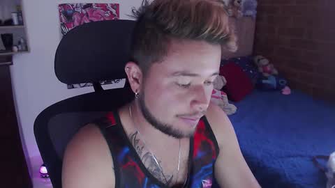 Snapshot of johanleonsweetboy chatting on 12-17-25, 05:08 JOHAN independient model online show from 12-17-25, 05:08