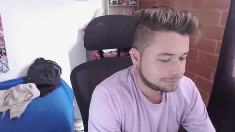 Snapshot of johanleonsweetboy chatting on 01-15-26, 04:22 JOHAN independient model online show from 01-15-26, 04:22