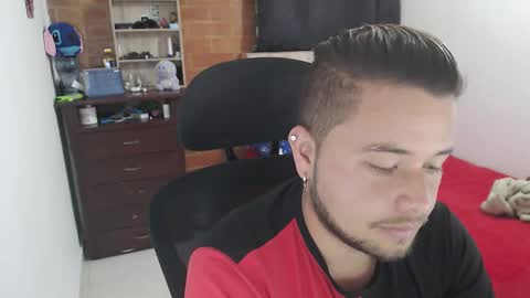 Snapshot of johanleonsweetboy chatting on 02-23-26, 04:26 JOHAN independient model online show from 02-23-26, 04:26