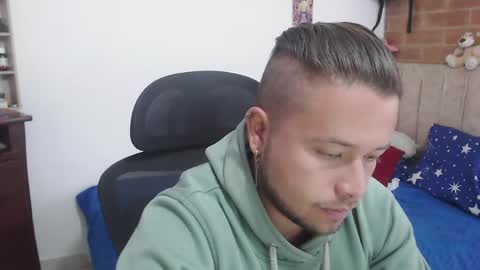 Snapshot of johanleonsweetboy chatting on 05-25-26, 02:12 JOHAN independient model online show from 05-25-26, 02:12