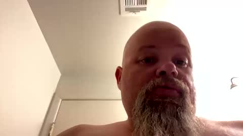 Snapshot of john40a chatting on 05-10-26, 03:23 John online show from 05-10-26, 03:23
