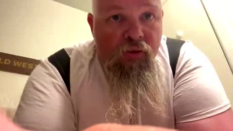 Snapshot of john40a chatting on 06-02-26, 02:46 John online show from 06-02-26, 02:46