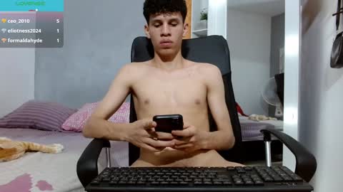 john_ssnow29 online show from 01-03-25, 12:33