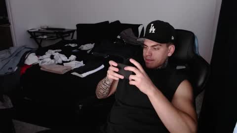 Snapshot of johnafterdark chatting on 12-17-25, 04:24 JAXX online show from 12-17-25, 04:24