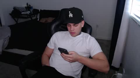 Snapshot of johnafterdark chatting on 01-08-26, 05:04 JAXX online show from 01-08-26, 05:04