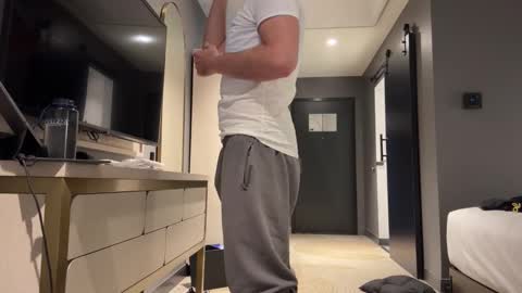 Snapshot of johnfitzzzzz chatting on 10-27-25, 12:53 J online show from 10-27-25, 12:53