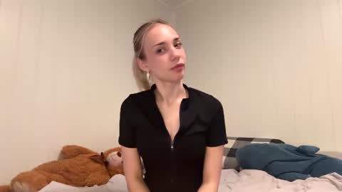 Snapshot of johnlandolf chatting on 06-18-26, 08:14 Oly online show from 06-18-26, 08:14