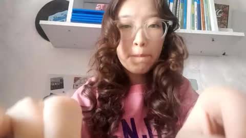 Snapshot of johnmerli chatting on 11-23-25, 05:29 Molly online show from 11-23-25, 05:29