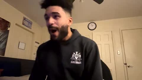 Snapshot of johnmkop chatting on 12-15-25, 07:01 Mikemike online show from 12-15-25, 07:01