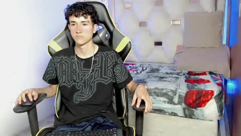 johnny_cagee online show from 09-18-25, 03:52