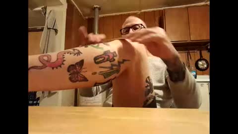 Snapshot of johnnyanubis chatting on 02-19-26, 04:25 Master online show from 02-19-26, 04:25