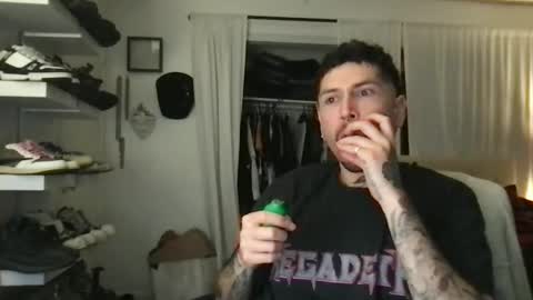 Snapshot of johnnydeep66 chatting on 12-19-24, 06:01 JohnnyDeep66 online show from 12-19-24, 06:01