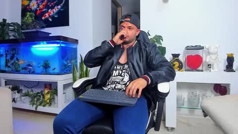 JOHNNY online show from 10-28-25, 01:20