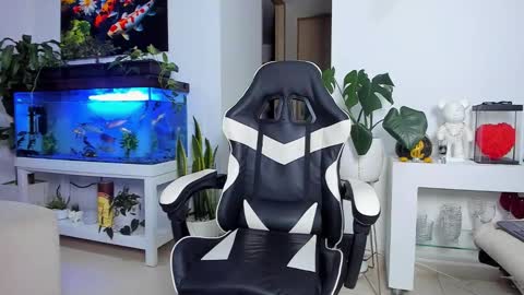 JOHNNY online show from 11-04-25, 12:21