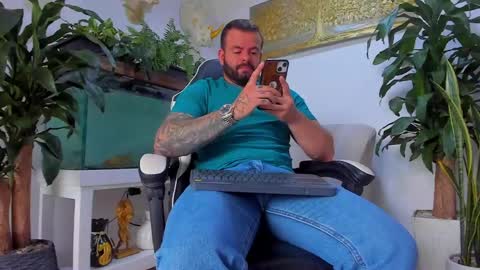 Snapshot of johnnygrayson_ chatting on 04-25-26, 09:56 JOHNNY online show from 04-25-26, 09:56