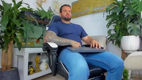 Snapshot of johnnygrayson_ chatting on 05-09-26, 02:06 JOHNNY online show from 05-09-26, 02:06