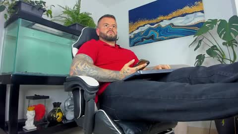 Snapshot of johnnygrayson_ chatting on 05-19-26, 12:27 JOHNNY online show from 05-19-26, 12:27