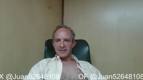 Snapshot of johnq_23 chatting on 03-10-26, 04:12 John online show from 03-10-26, 04:12