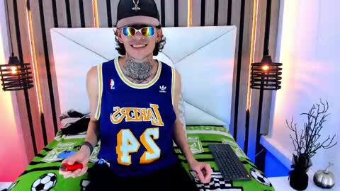 johnsonisaac94  online show from 03-05-25, 05:18