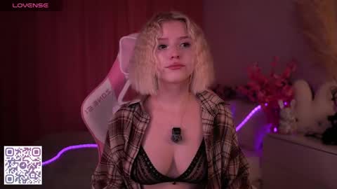 Snapshot of joice_queen chatting on 04-24-26, 01:52 Paula online show from 04-24-26, 01:52