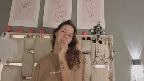 jolie_lov online show from 10-24-25, 02:02