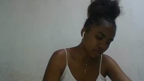 Snapshot of joliedonnue chatting on 12-14-25, 03:17 joliedonnue online show from 12-14-25, 03:17