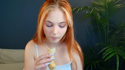 Snapshot of jolly_bean chatting on 01-15-25, 05:40 Polly  online show from 01-15-25, 05:40