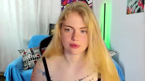 Snapshot of jolly_doll_ chatting on 06-08-26, 02:56 Jolly online show from 06-08-26, 02:56