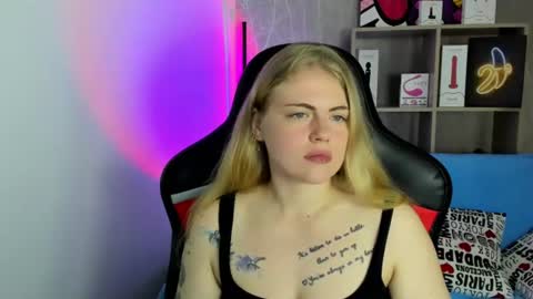Snapshot of jolly_doll_ chatting on 06-12-26, 03:05 Jolly online show from 06-12-26, 03:05