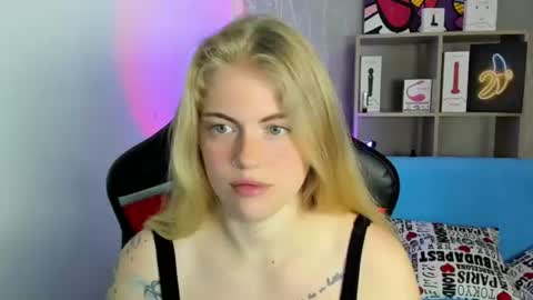 Snapshot of jolly_doll_ chatting on 06-22-26, 02:46 Jolly online show from 06-22-26, 02:46