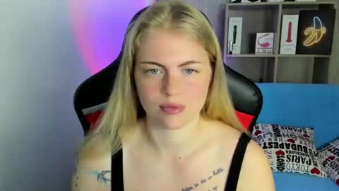 Snapshot of jolly_doll_ chatting on 06-22-26, 03:25 Jolly online show from 06-22-26, 03:25
