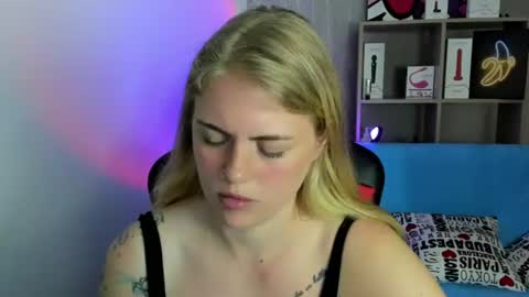 Snapshot of jolly_doll_ chatting on 06-25-26, 05:12 Jolly online show from 06-25-26, 05:12