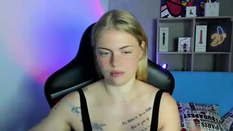 Snapshot of jolly_doll_ chatting on 06-26-26, 04:39 Jolly online show from 06-26-26, 04:39